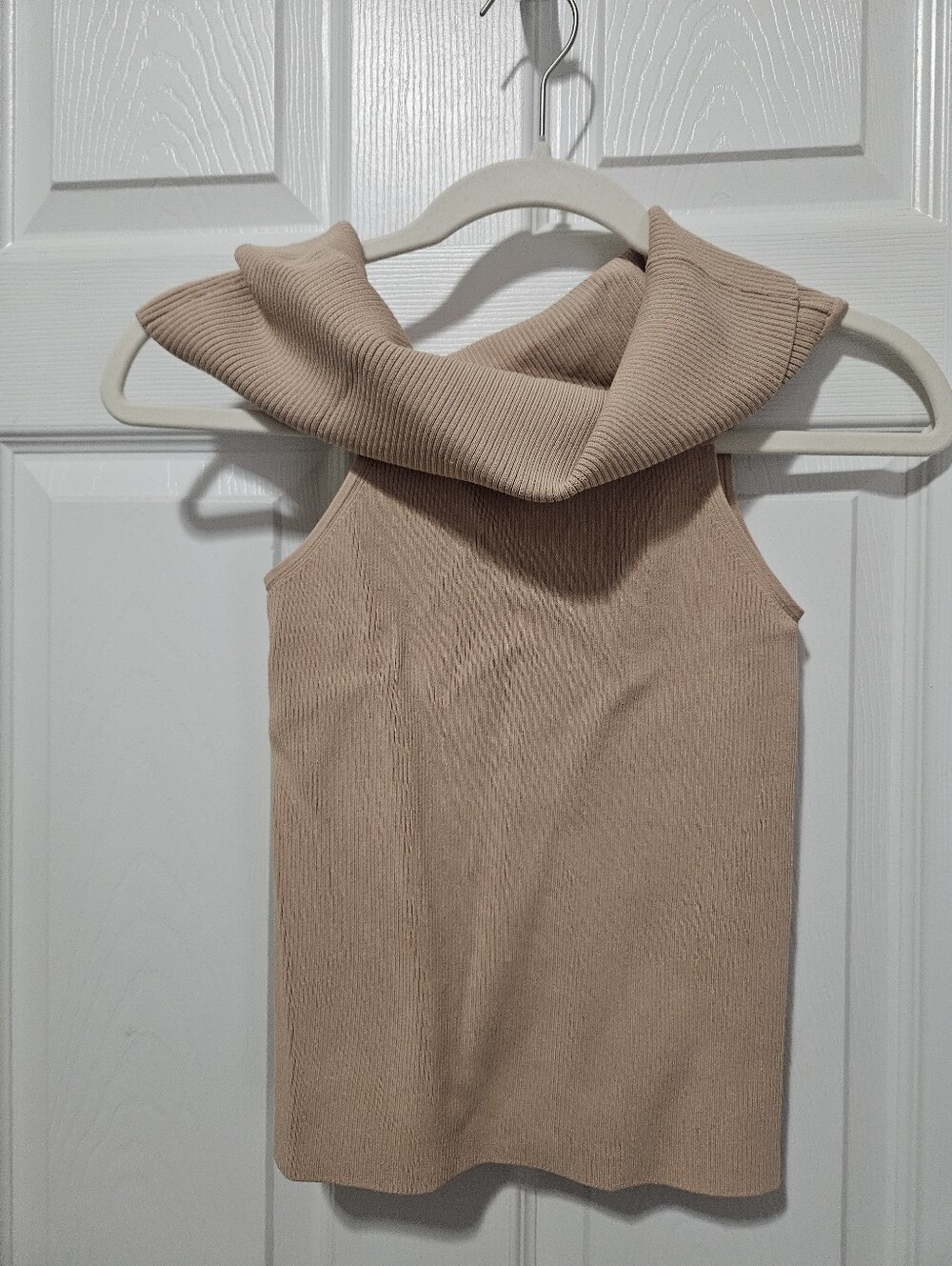 Alice + Olivia Cowl Neck Sleeveless Top M